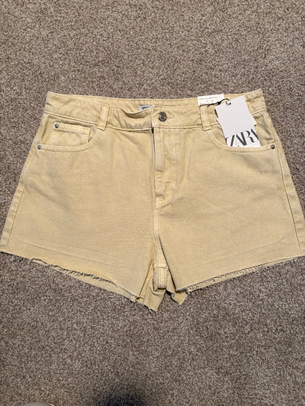 NWT Zara Mid Rise Relaxed Denim Shorts Beige - Size 6